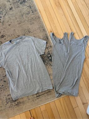Gildan gray Men’s tank bundle (2) and Tshirt